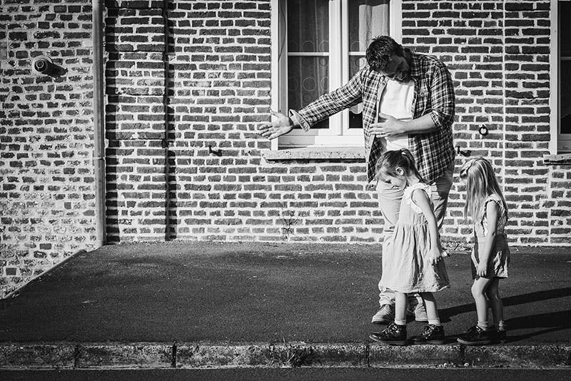 Séance photo famille dans les rues de Sebourg
